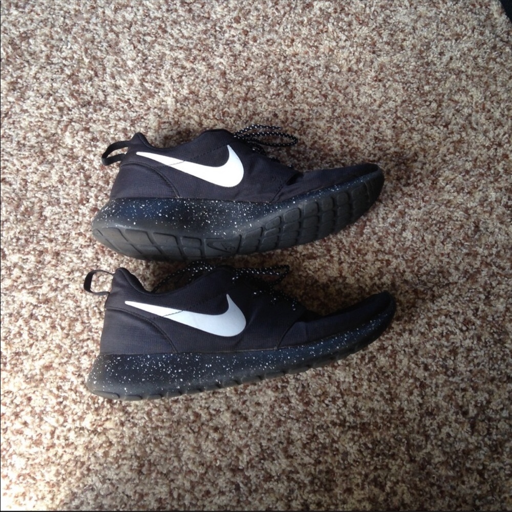Nike roshe shoes!